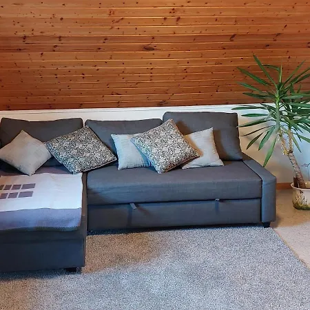 Apartment Dachgeschosswohnung Mit Burgblick In Kues *