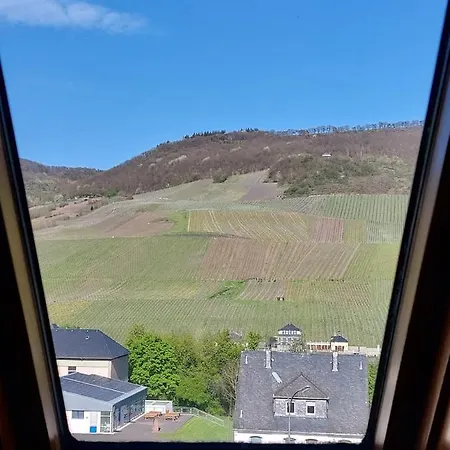 Dachgeschosswohnung Mit Burgblick In Kues