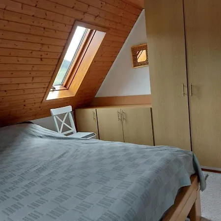 Dachgeschosswohnung Mit Burgblick In Kues