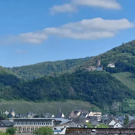 Dachgeschosswohnung Mit Burgblick In Kues برنكاستيل كويس