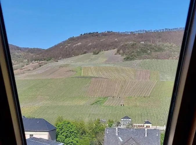 Dachgeschosswohnung Mit Burgblick In Kues