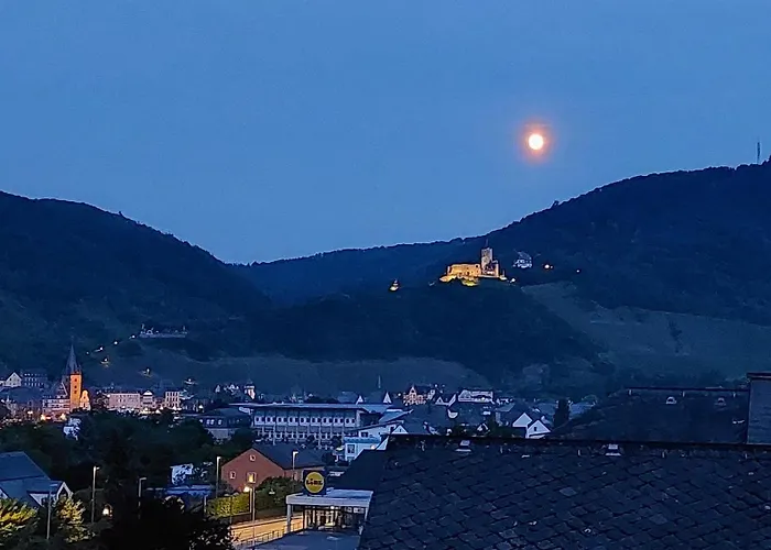 Dachgeschosswohnung Mit Burgblick In Kues